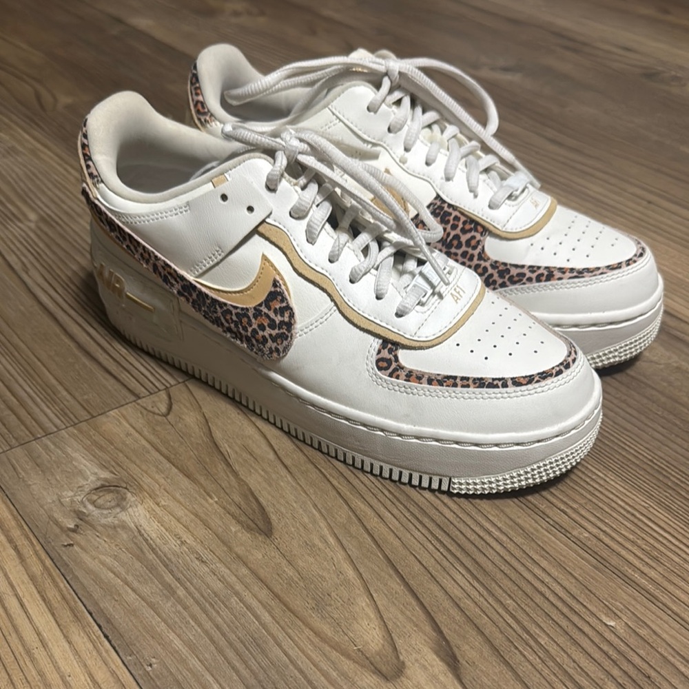 Nike White and Tan Sneakers with Textured Swoosh